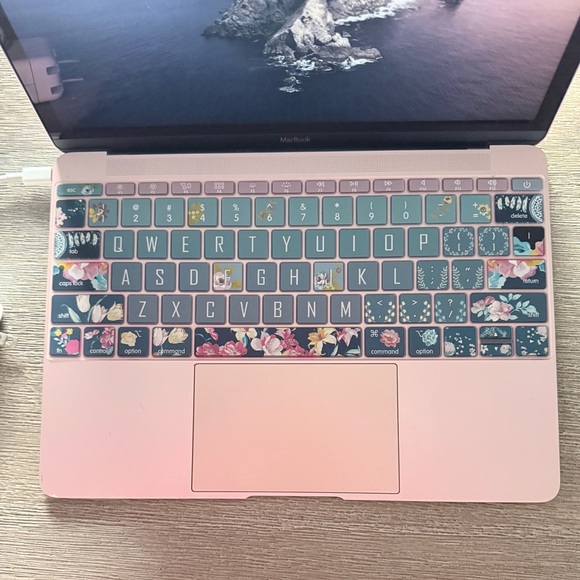 Apple MacBook - Rose Pink - Picture 4 of 13
